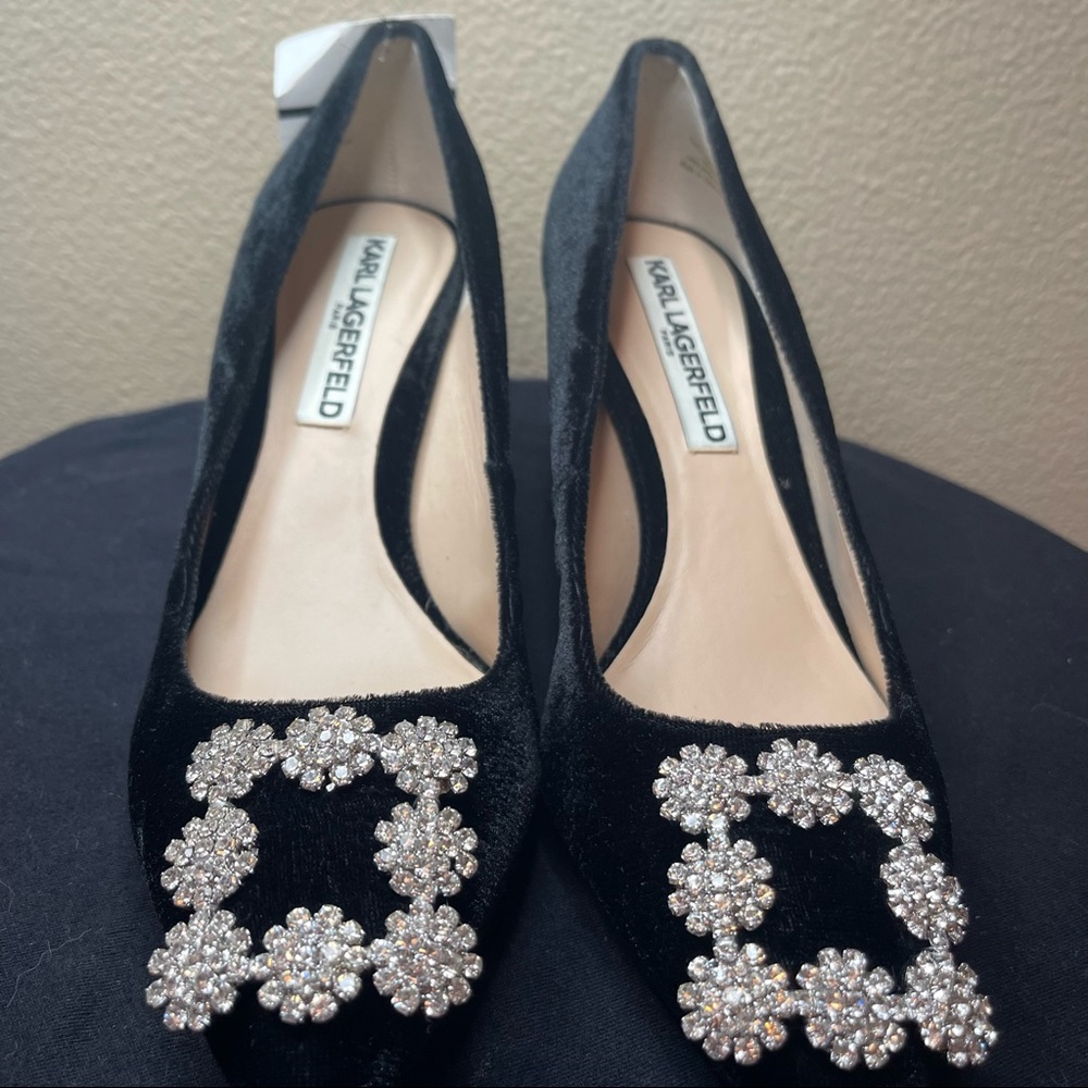 Karl Lagerfeld Black Suede Pumps